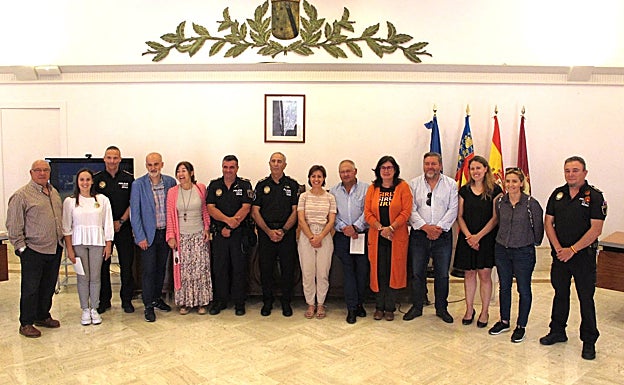 Los representantes de la Corporación de Dénia y de la Policía Local. 