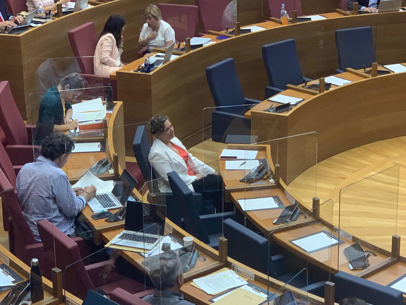 Pleno de Les Corts, con el debut de Ana Barceló como portavoz del PSPV. 