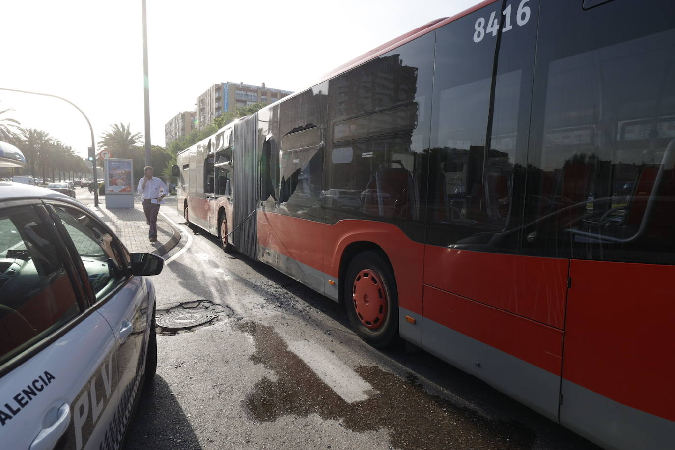 Fotos: Así ha quedado el autobús de la EMT tras el accidente en el Bulevar Sur de Valencia