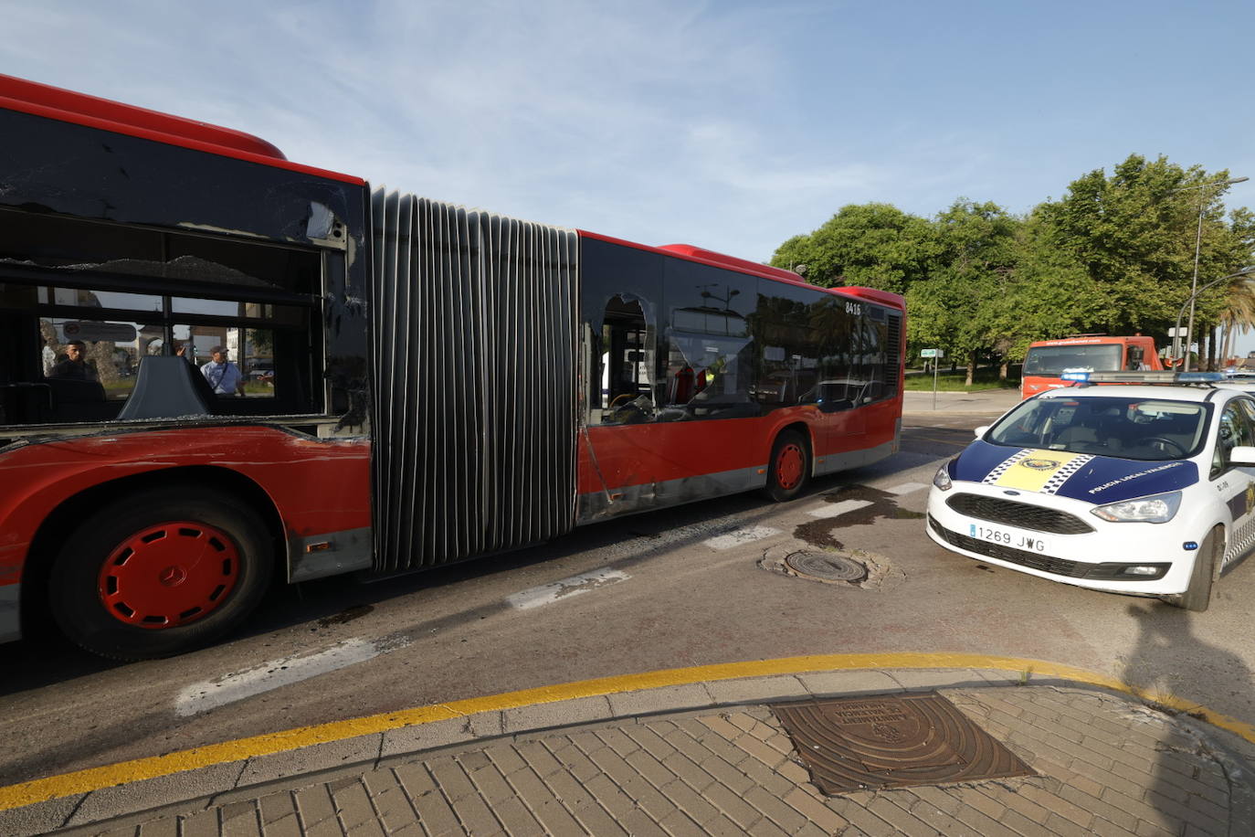 Fotos: Así ha quedado el autobús de la EMT tras el accidente en el Bulevar Sur de Valencia