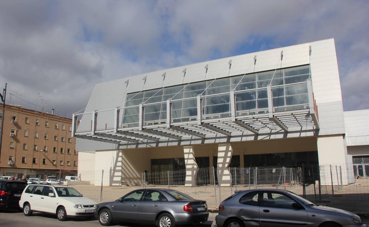 El edificio inacabado del auditorio Pepe Sancho. 