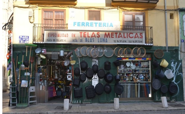 Hija de Blas Luna, la ferretería que sirvió los cedazos para cribar la arena de las obras del Plan Sur