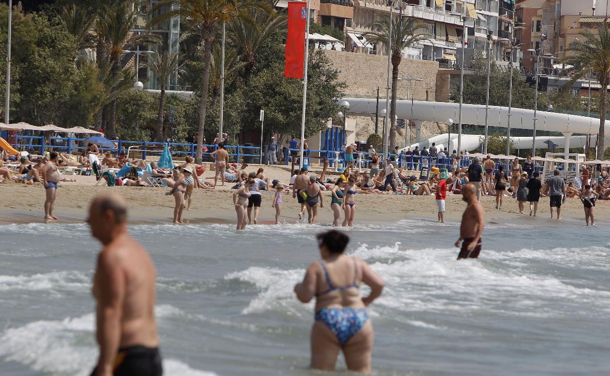 Imagen de archivo de la playa de El Campello. 