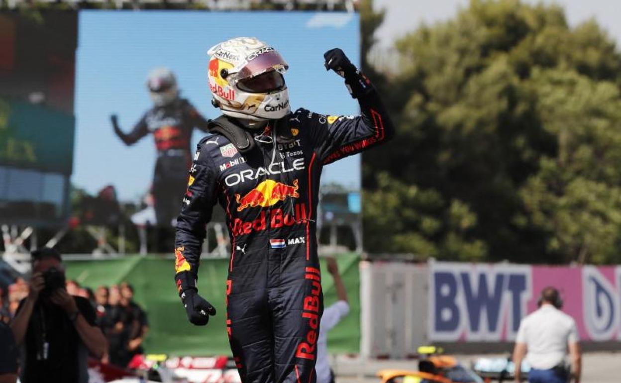 Max Verstappen celebra su victoria en el GP de España en Montmeló. 