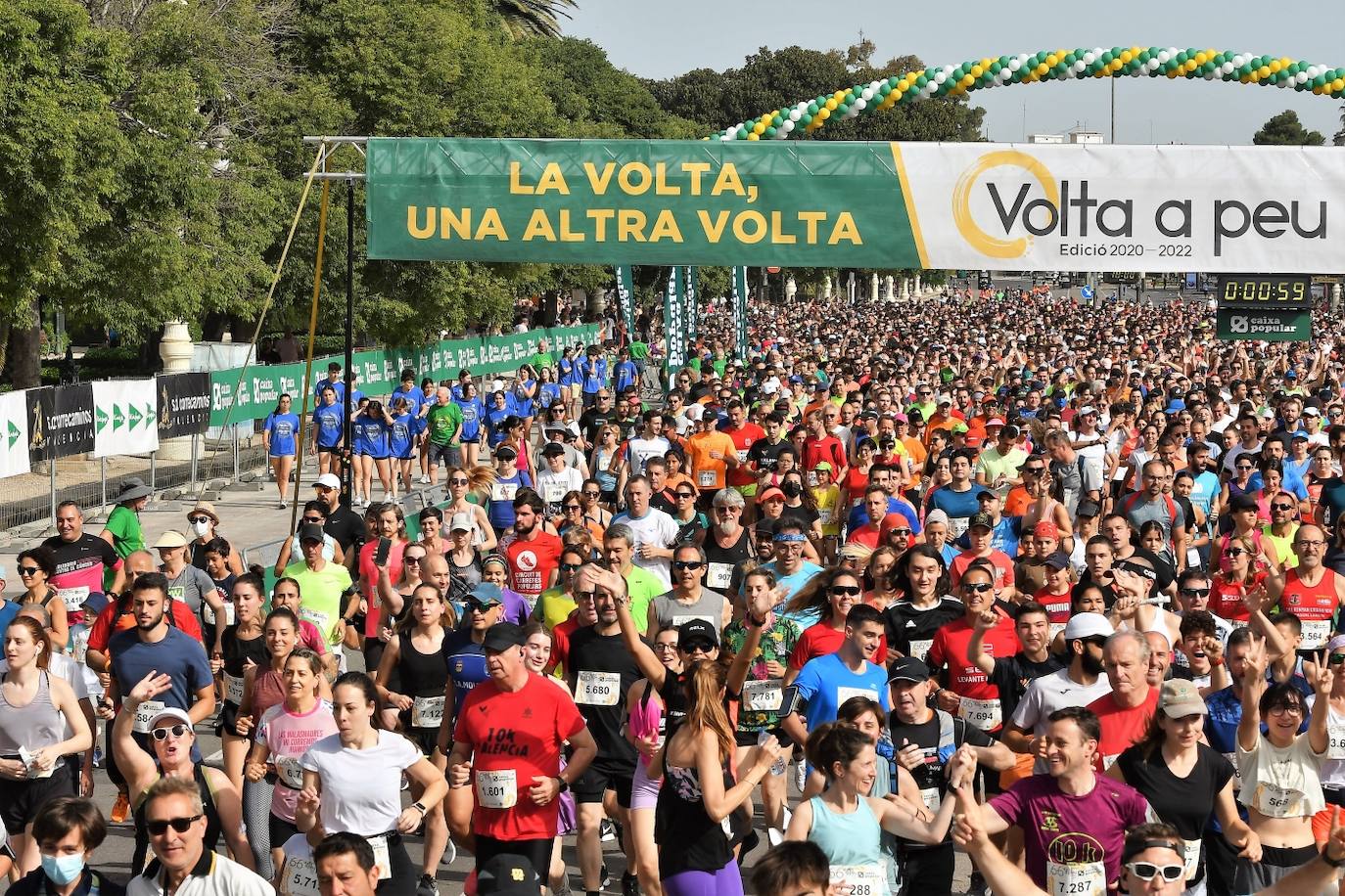 Miles de personas participan en una de las pruebas más esperadas del calendario de carreras populares en Valencia