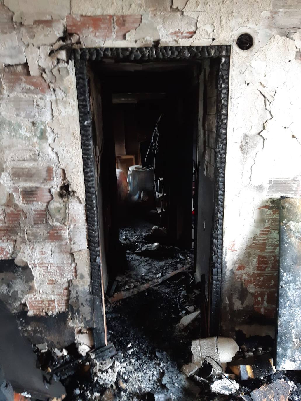 Fotos: Una niña resulta herida tras un grave incendio con atrapados en Valencia