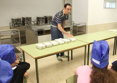 Imagen secundaria 1 - Divesos aspectos de 'Cuinnovart' y el cocinero Segio Box. 