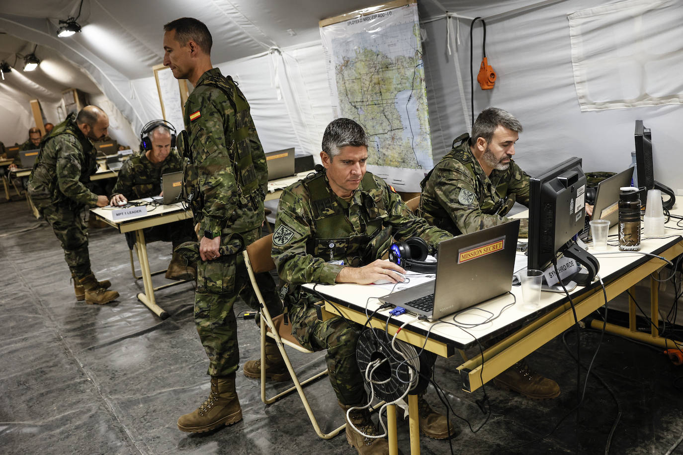 Felipe VI ha visitado a las tropas del Cuartel de Alta Disponibilidad de la OTAN en Bétera (Valencia). 