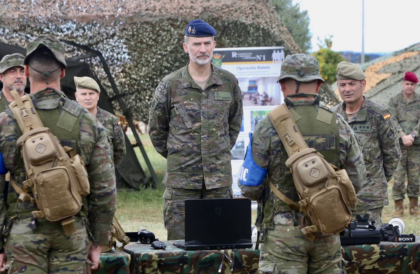 Felipe VI ha visitado a las tropas del Cuartel de Alta Disponibilidad de la OTAN en Bétera (Valencia). 