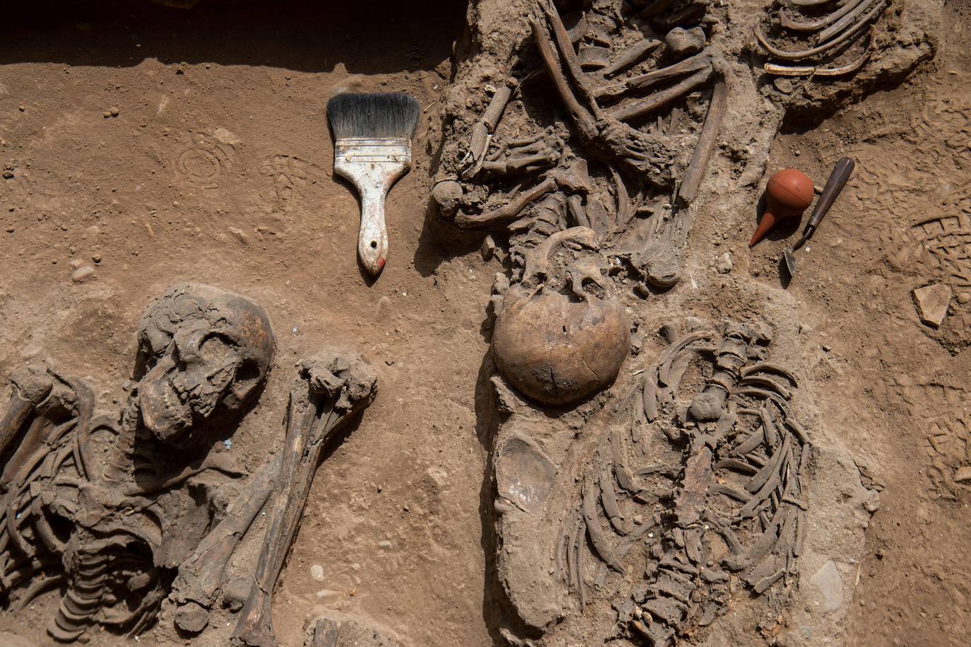 Fotos: Tesoro arqueológico: Sorprendente hallazgo de un cementerio y una cripta construidos en el siglo XVI