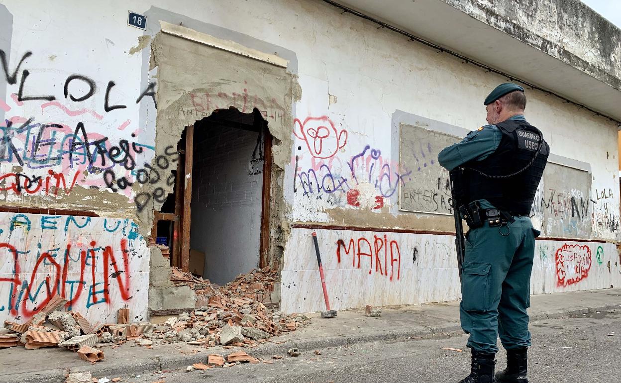 Actuación realizada contra la droga en un barrio de Carlet hace unos años.