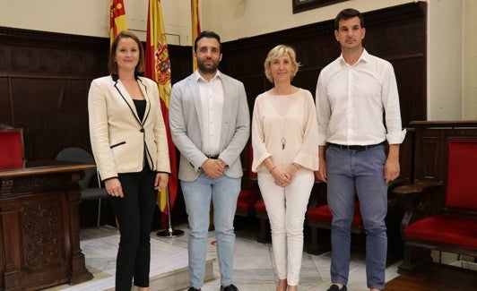 Elena Lluch, gerente de AVIA; Darío Moreno, alcalde de Sagunto, Mónica Alegre, presidenta de AVIA y Guillermo Vives, miembro de la junta directiva de AVIA. 