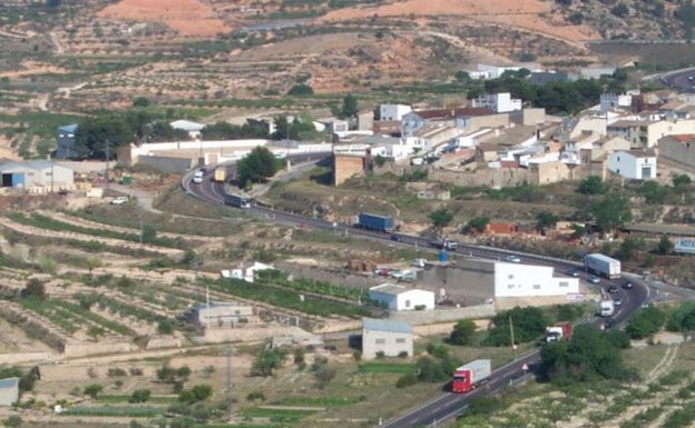 Vista general de la carretera de la Font de la Figuera. 