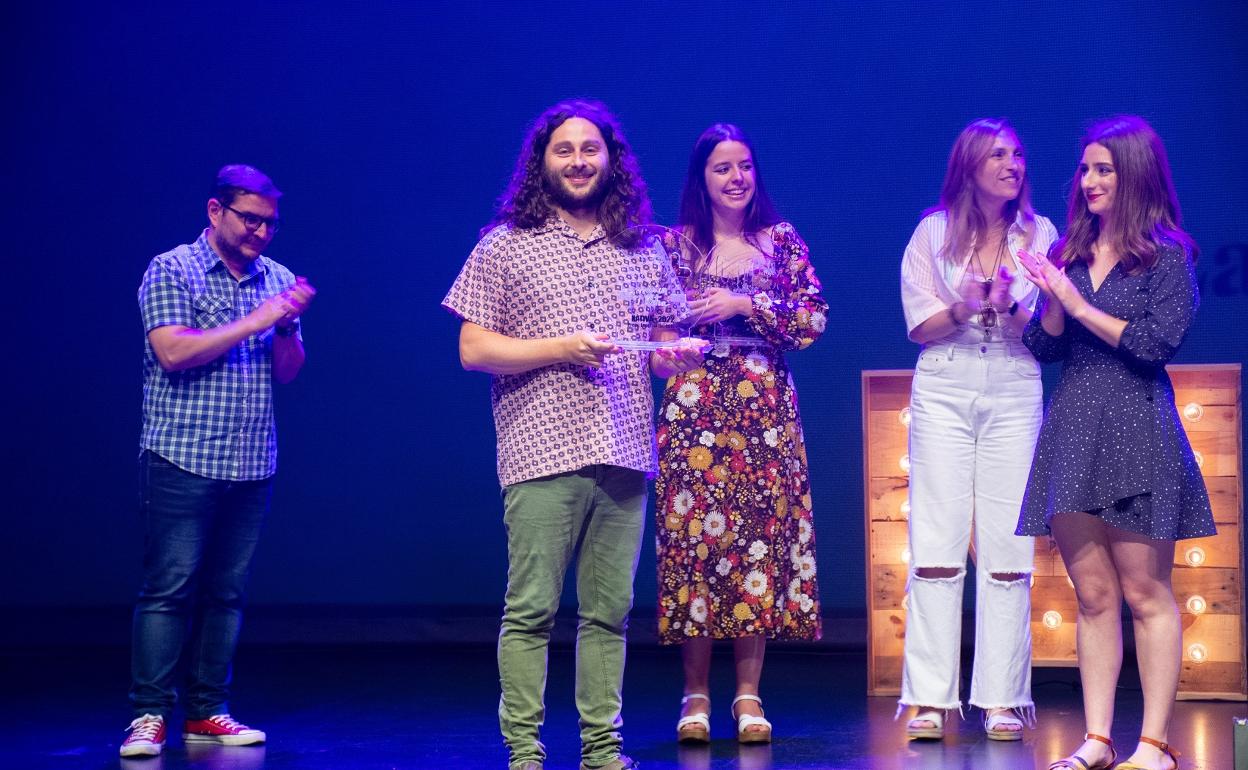 Ca l'Oliver, Josep Sánchez, ganador del festival MiL Descobreix 2022 para jóvenes cantautores. 