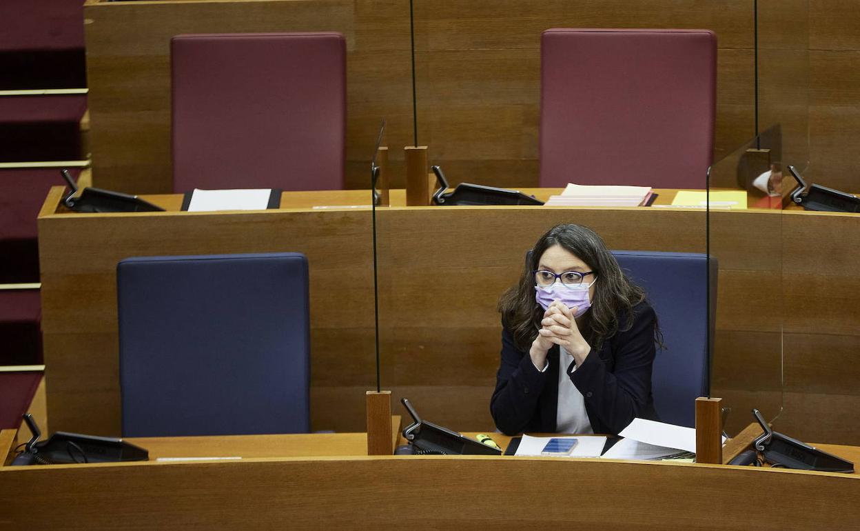 La vicepresidenta y consellera de Igualdad y Políticas Inclusivas, Mónica Oltra, en Les Corts. 