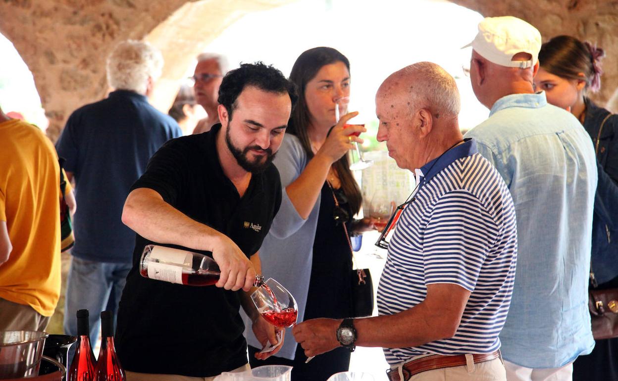 Una estampa de la Mostra de Vins Singulars celebrada en el Riurau de Jesús Pobre. 