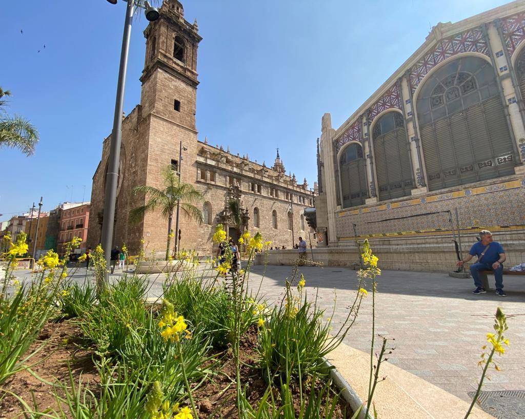 Fotos: El nuevo aspecto de la plaza Ciudad de Brujas de Valencia