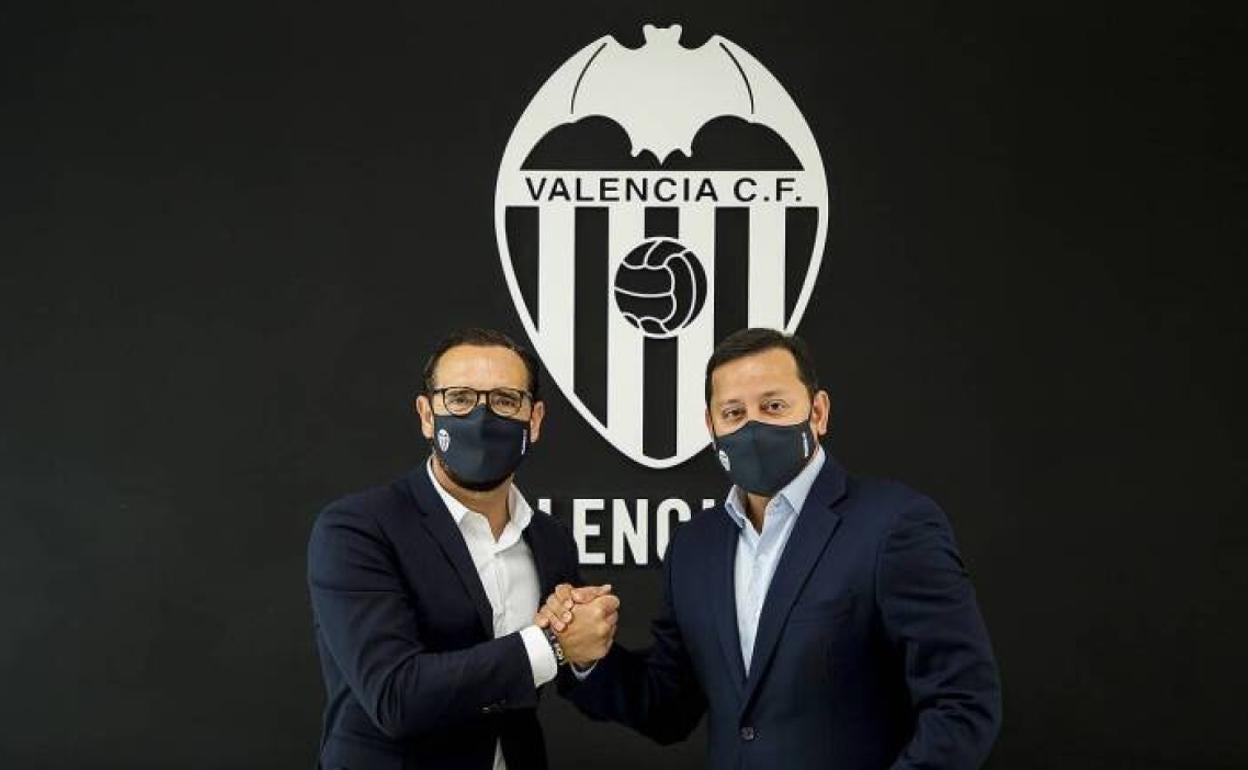 Bordalás, junto a Anil Murthy, en su presentación como entrenador del Valencia. 