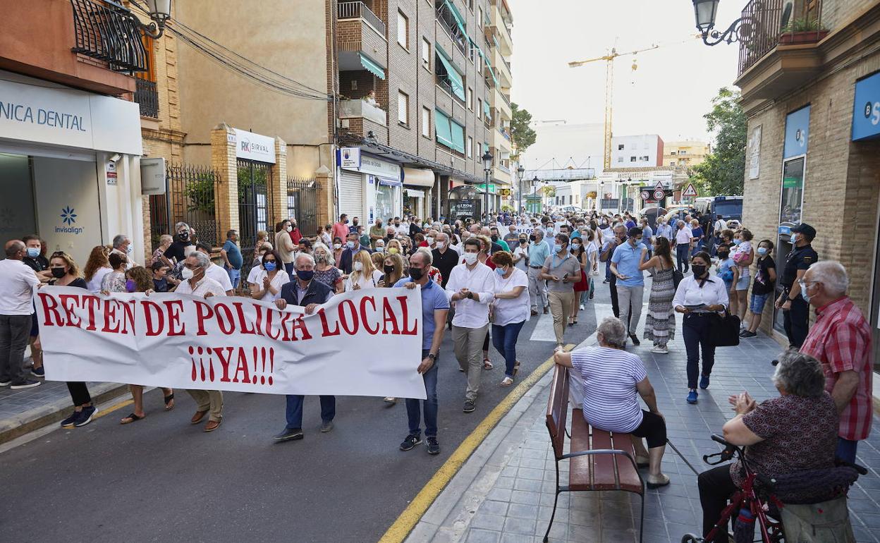 Una protesta vecinal de Benimàmet reclamando un retén policial. 