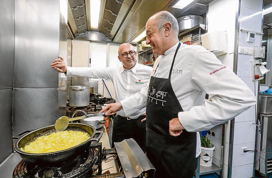 Jose y Migue, en las cocinas de Rausell.