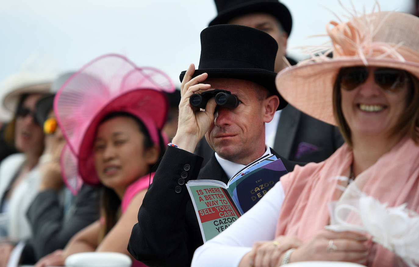 Fotos: Duelo de pamelas y tocados en el legendario Derby de Epsom