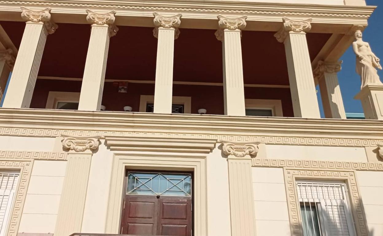 Casa museo Blasco Ibáñez en Valencia | Reparan las cariátides y el balcón de la casa museo Blasco Ibáñez