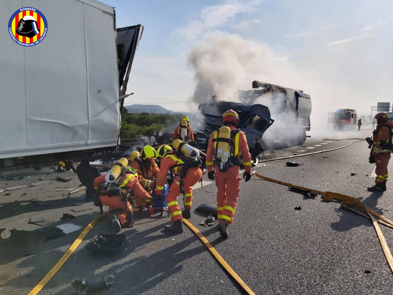 Fotos: Incendio de un camión en Loriguilla