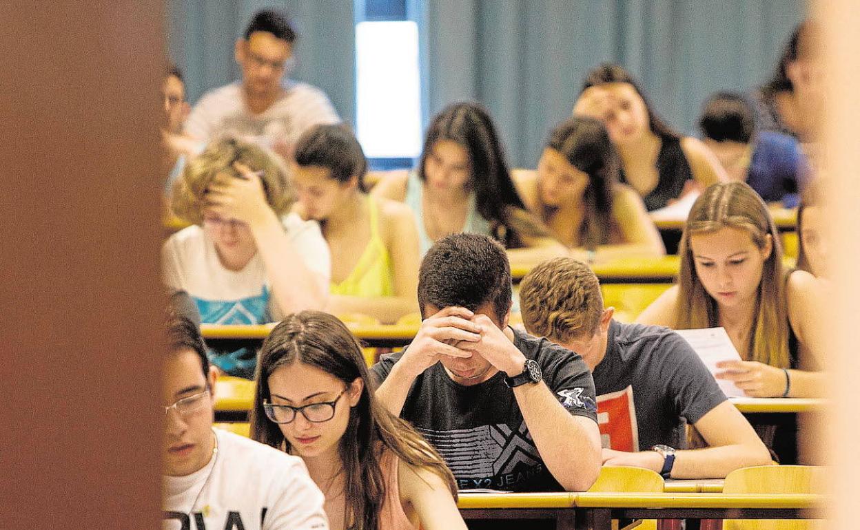 Imagen de archivo de las Pruebas de Acceso a la Universidad en la UA. 