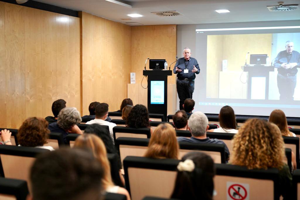 Fotos: Premios Nobel visitan a científicos y estudiantes en Valencia