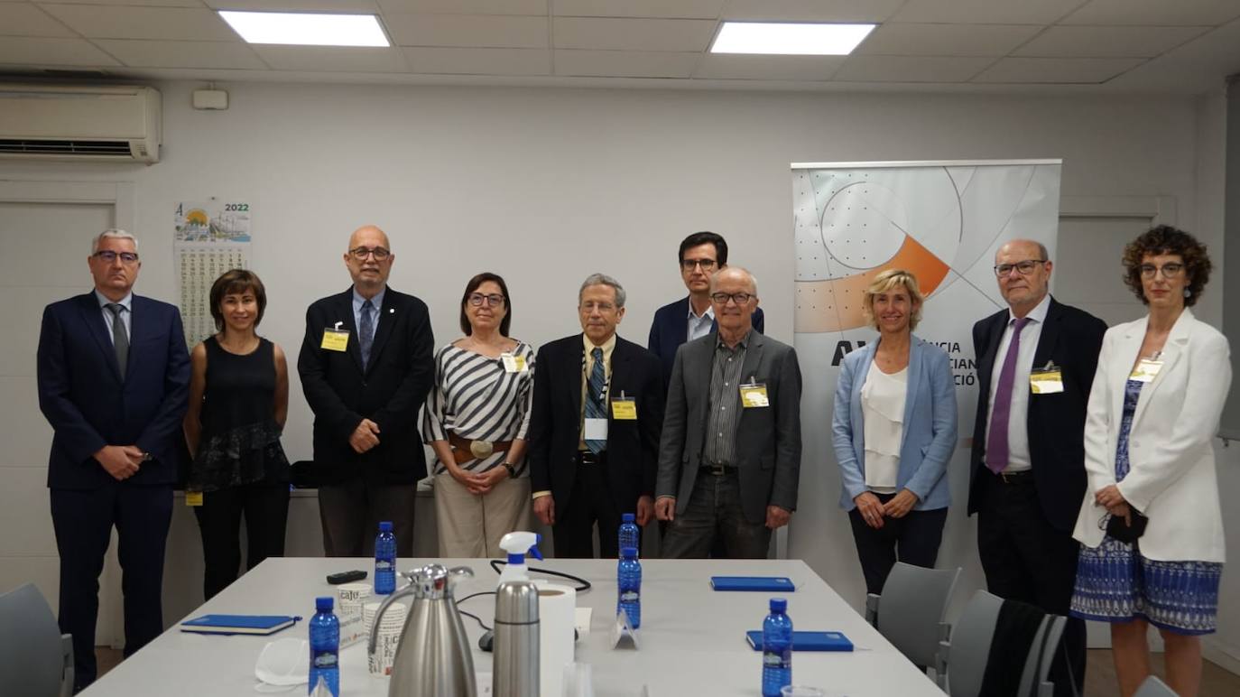 Fotos: Premios Nobel visitan a científicos y estudiantes en Valencia