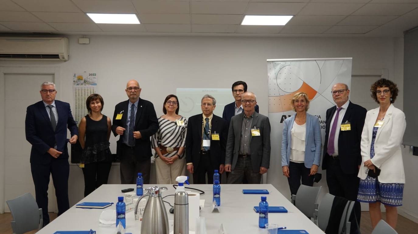 Fotos: Premios Nobel visitan a científicos y estudiantes en Valencia