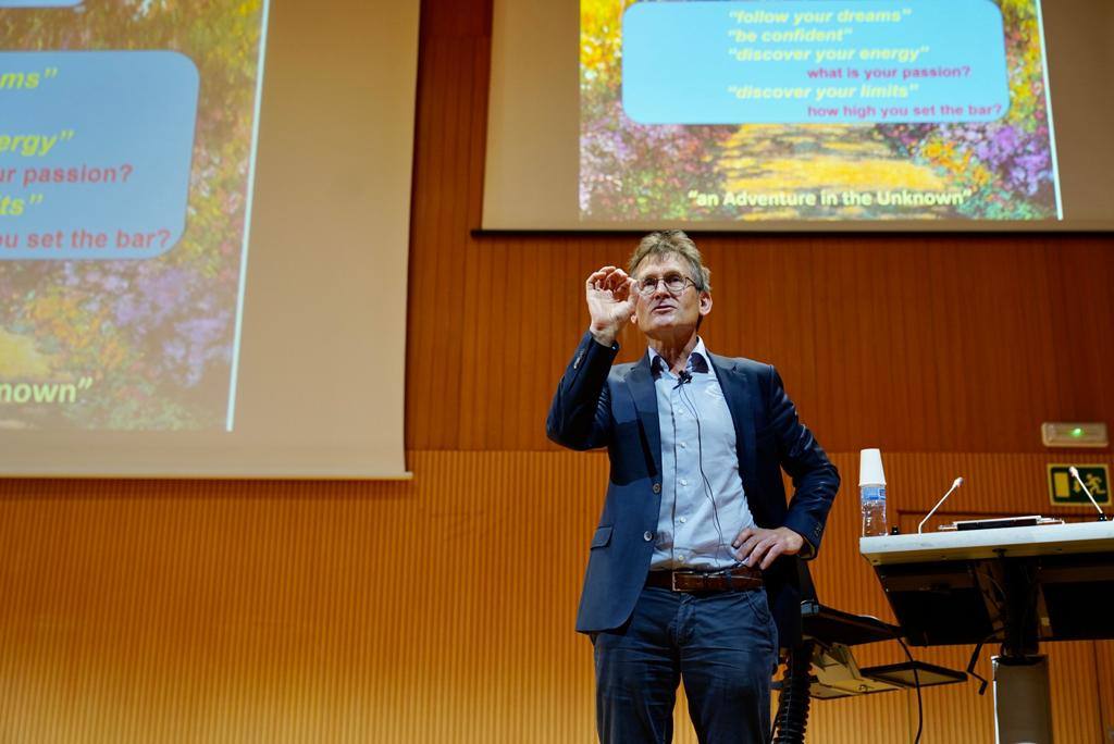 Fotos: Premios Nobel visitan a científicos y estudiantes en Valencia