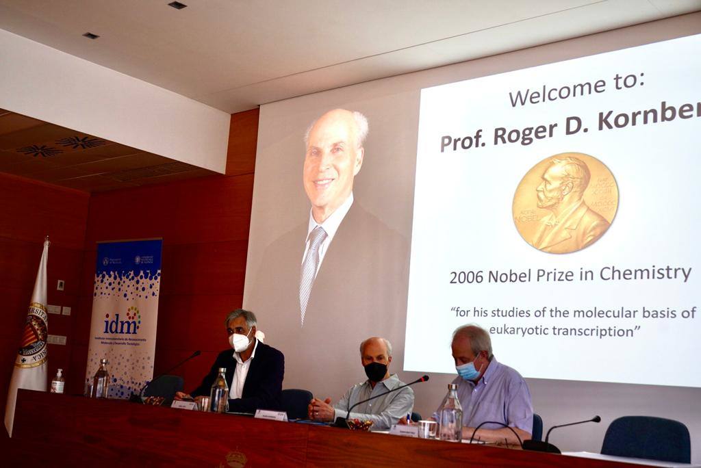 Fotos: Premios Nobel visitan a científicos y estudiantes en Valencia