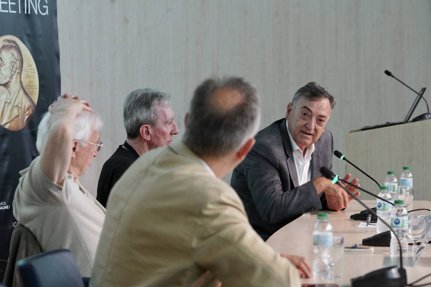 Fotos: Premios Nobel visitan a científicos y estudiantes en Valencia