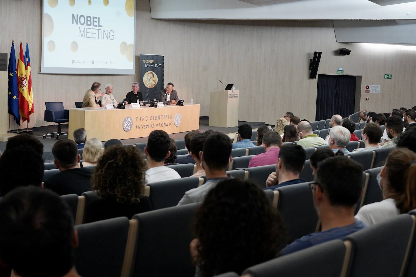 Fotos: Premios Nobel visitan a científicos y estudiantes en Valencia