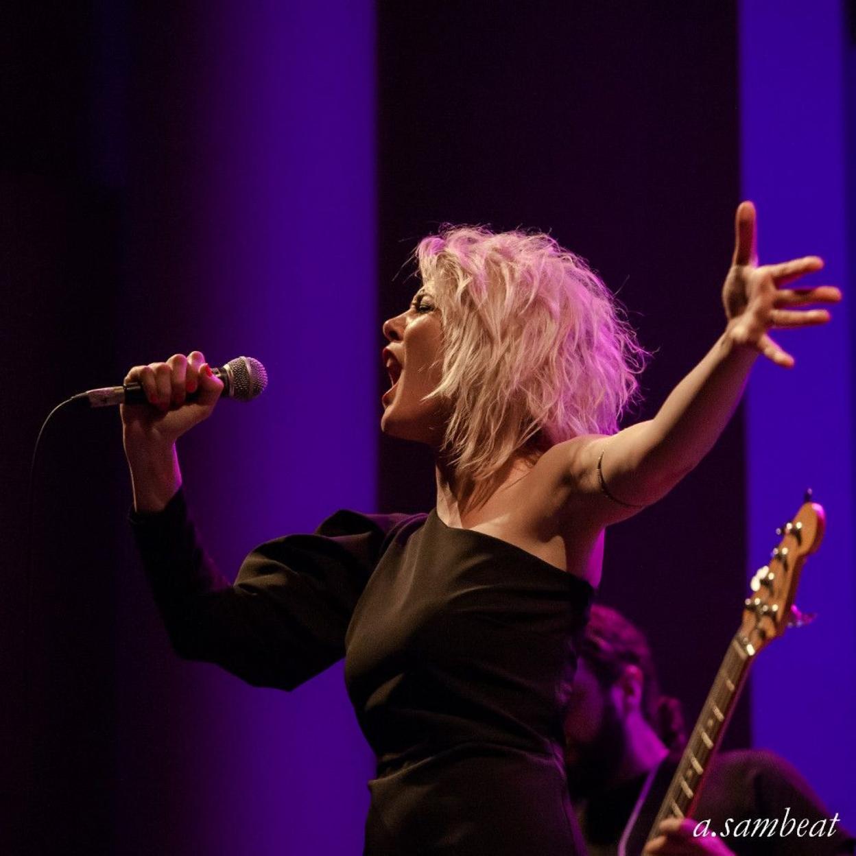 Actuación de Reina Roja. LP