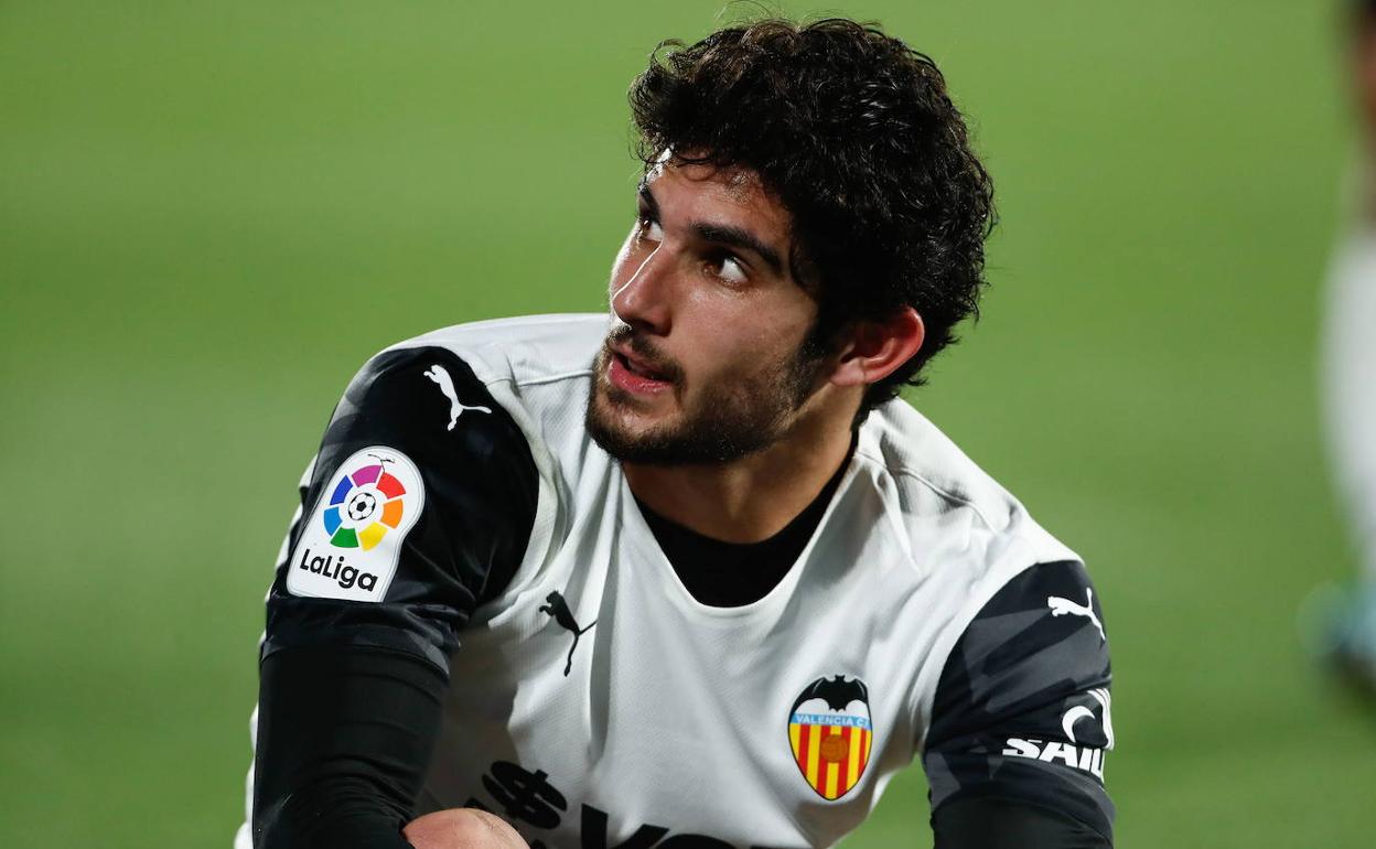 Guedes, durante un partido con el Valencia esta temporada