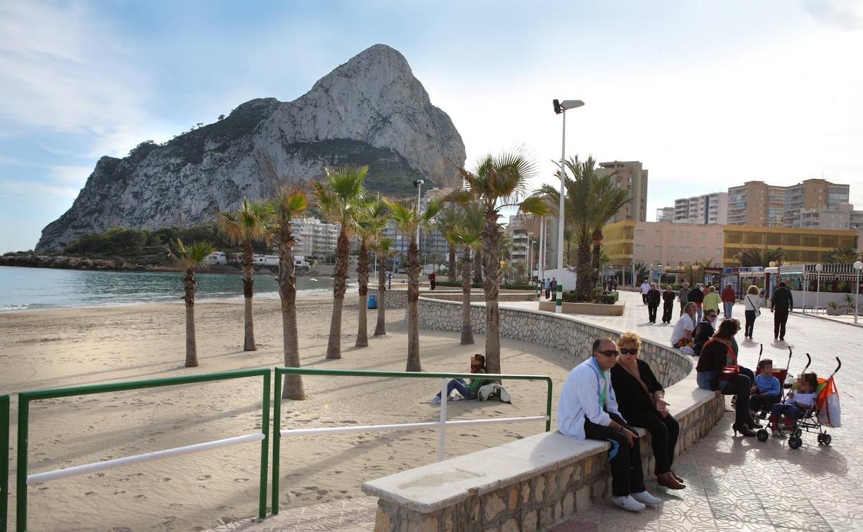 El paseo de la playa de la Fossa de Calp. 