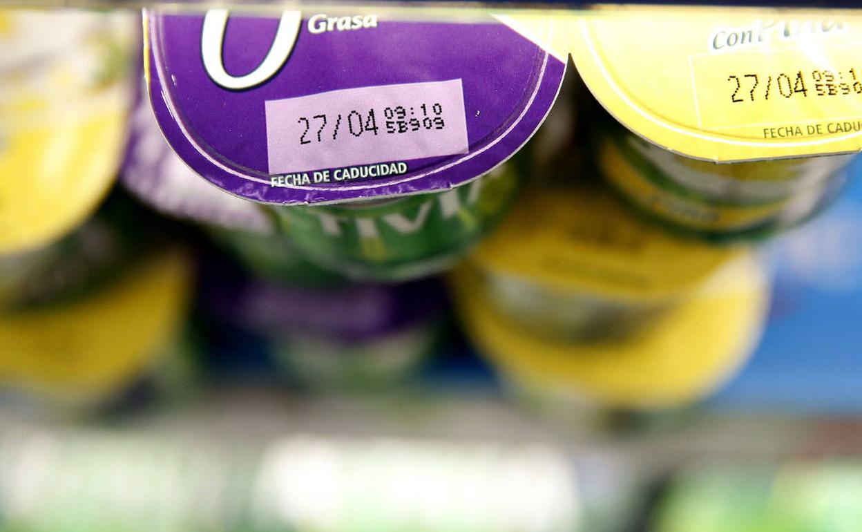 Fecha de caducidad en un yogur. 