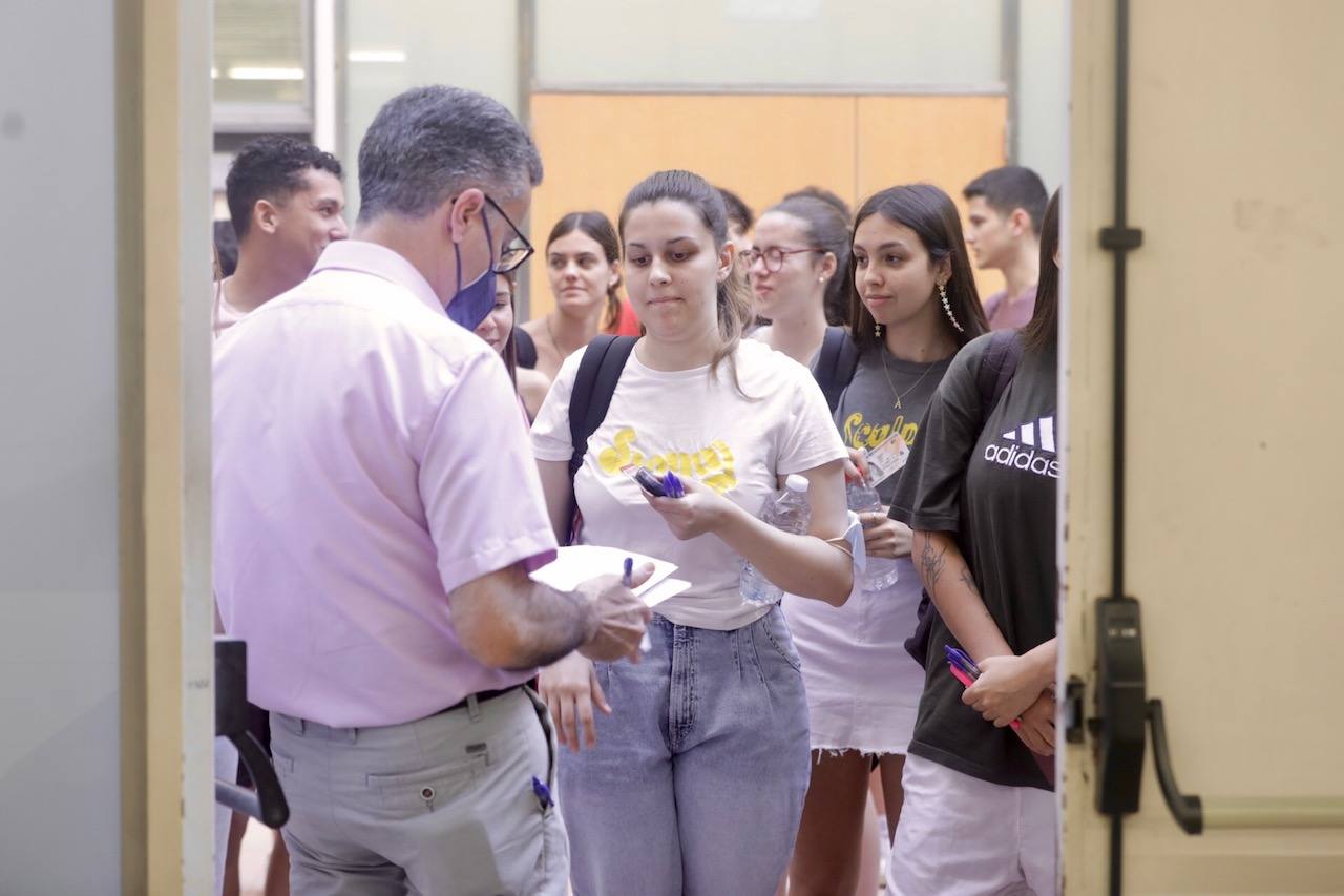 Miles de alumnos valencianos se enfrentan a las pruebas de Selectividad.