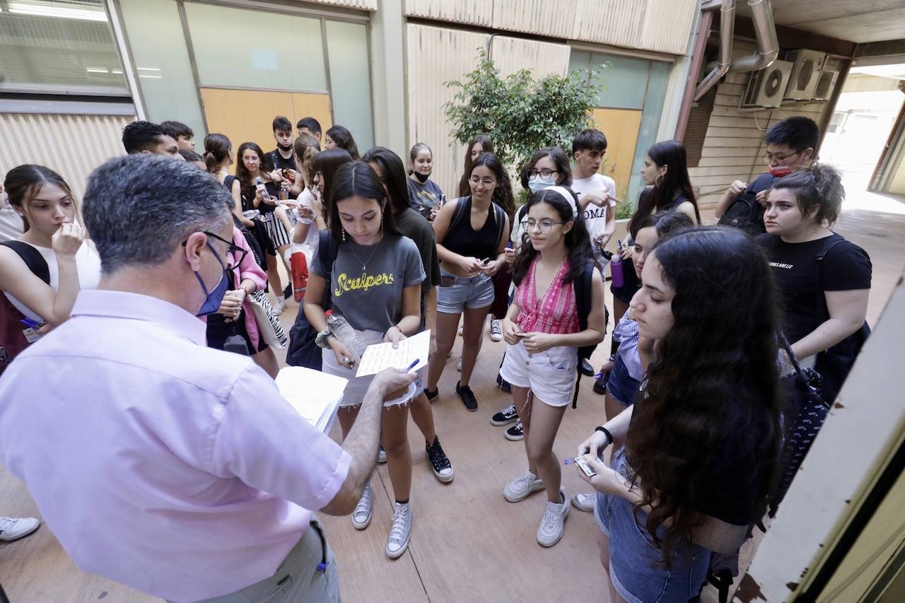 Miles de alumnos valencianos se enfrentan a las pruebas de Selectividad.