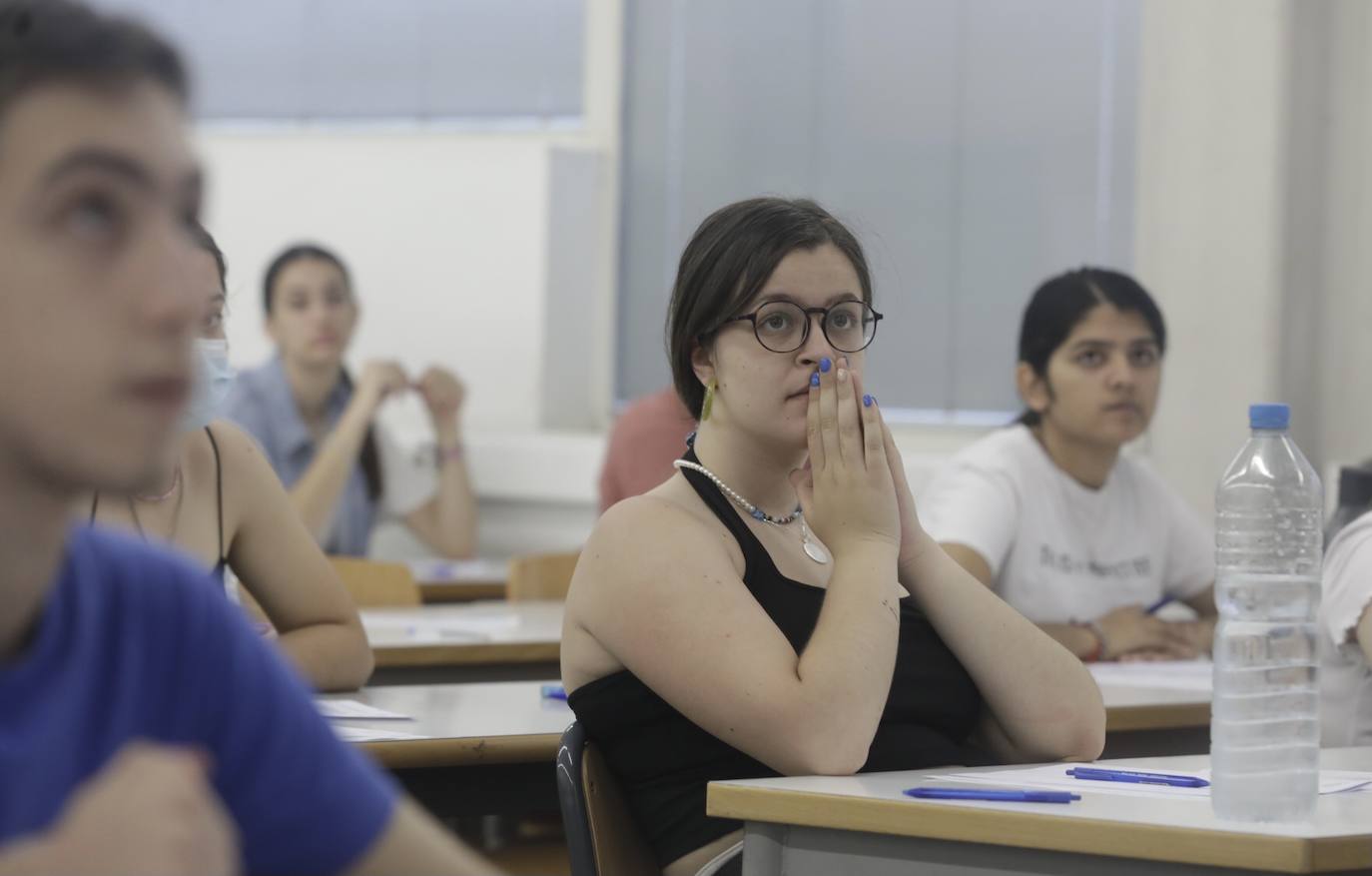 Miles de alumnos valencianos se enfrentan a las pruebas de Selectividad.