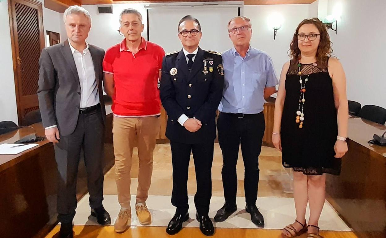 José Alberto Policarpo, en el centro, nuevo responsable de la Policía Local. 