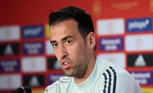 Sergio Busquets, durante la rueda de prensa en el Stade de Genève. 