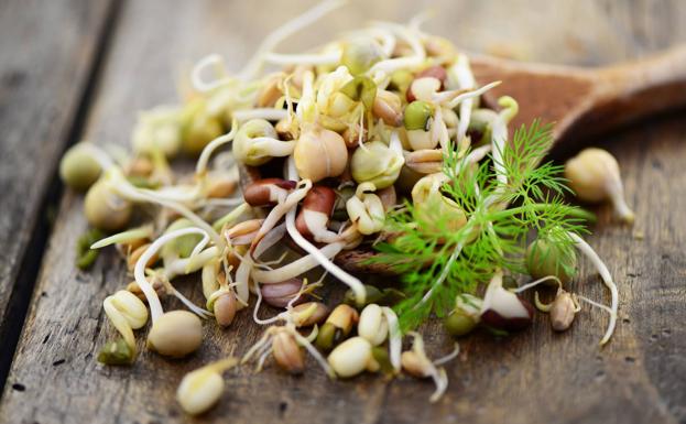 El superalimento que frena la caída del pelo, acaba con la sensación de pesadez y elimina el mal aliento