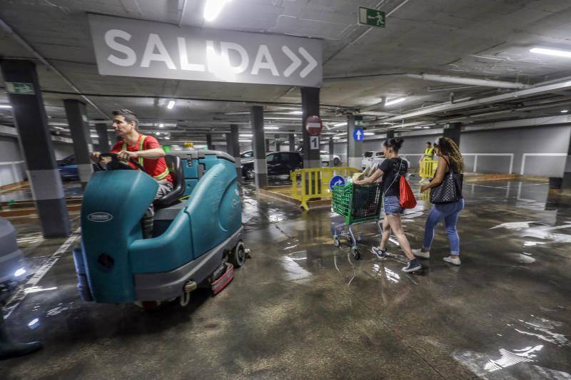 Fotos: Vecinos de Bétera afectados por filtraciones de agua en garajes, trasteros y viviendas se unen en una plataforma