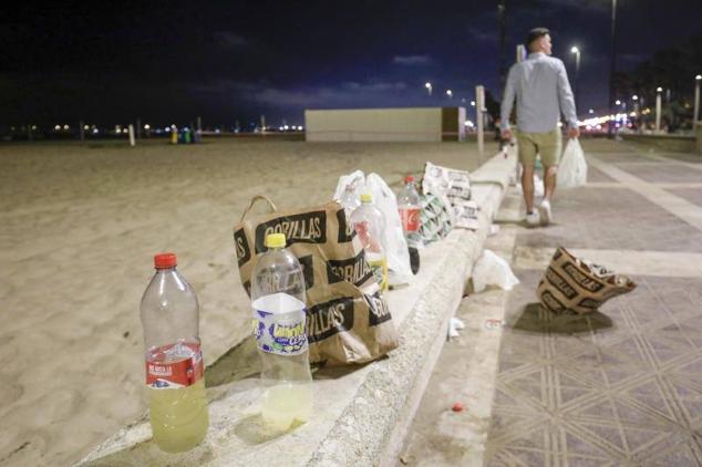 Fotos: Botellón en la playa de la Malvarrosa de Valencia