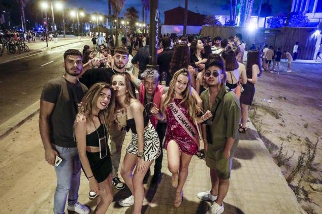 Fotos: Botellón en la playa de la Malvarrosa de Valencia