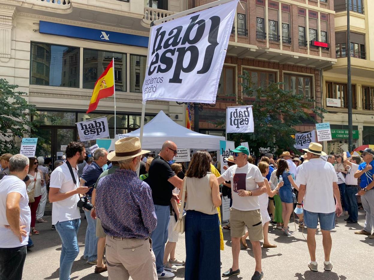 Concentración en la plaza del Ayuntamiento en Valencia. lp