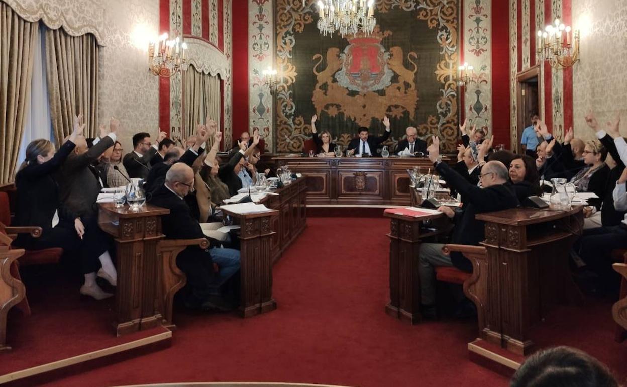 Un pleno municipal en el Ayuntamiento de Alicante. 